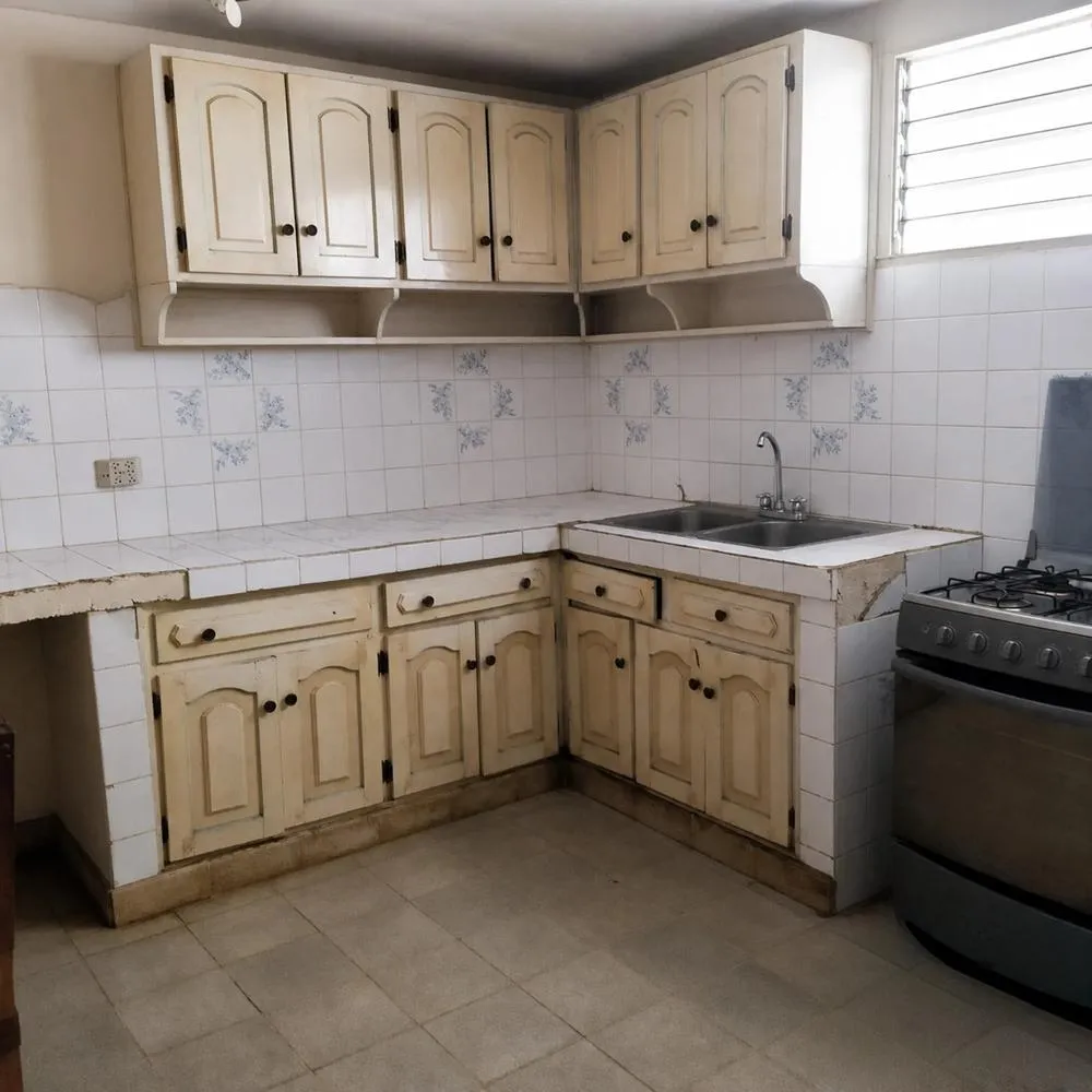 Se vende Propiedad de 8 Habitaciones con Zonificación Comercial