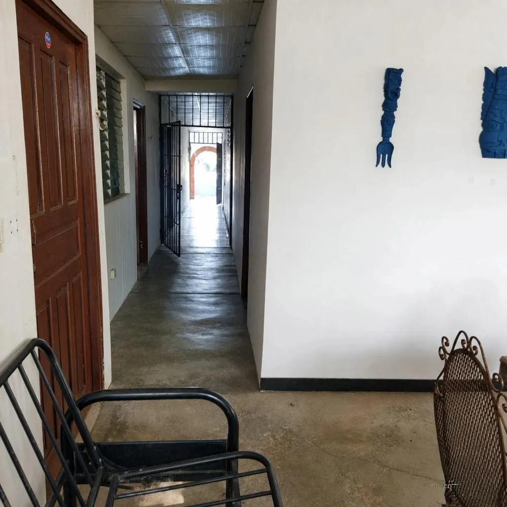 Se vende Propiedad de 8 Habitaciones con Zonificación Comercial