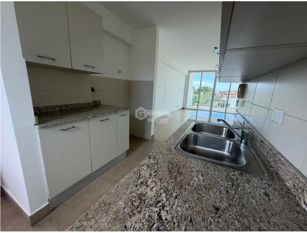 SE VENDE APARTAMENTO 79M EN PH FONTANELLA DEL MAR CERCA DE LA PLAYA