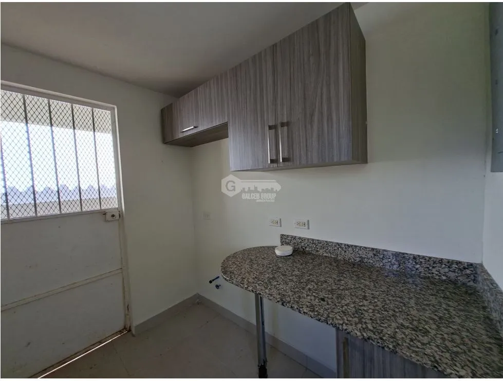 SE ALQUILA CASA 240M EN PLAYA DORADA VILLA MARINA II CON LINEA BLANCA