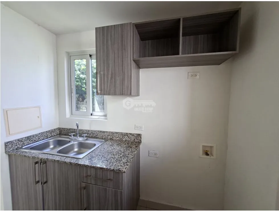 SE ALQUILA CASA 240M EN PLAYA DORADA VILLA MARINA II CON LINEA BLANCA
