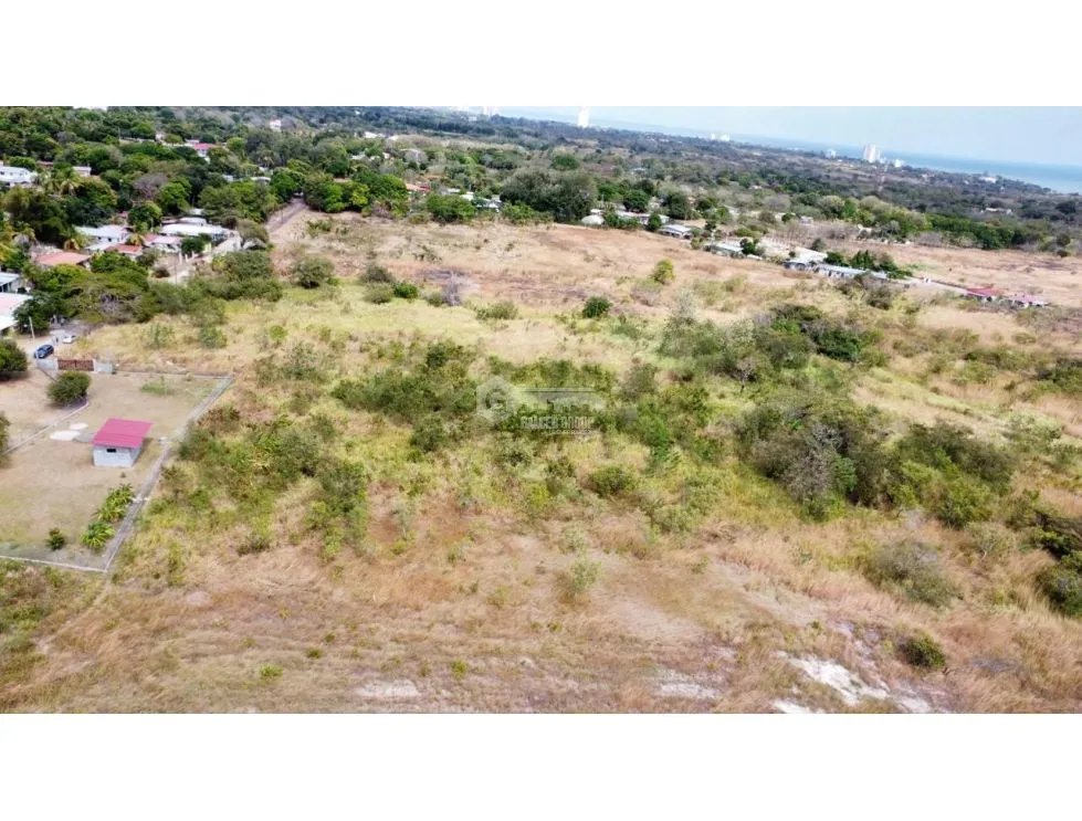 SPACIOUS LAND FOR SALE IN PUNTA BARCO - 6 HECTARES WITH GREEN AREAS
