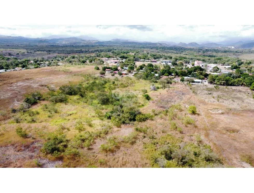 SPACIOUS LAND FOR SALE IN PUNTA BARCO - 6 HECTARES WITH GREEN AREAS