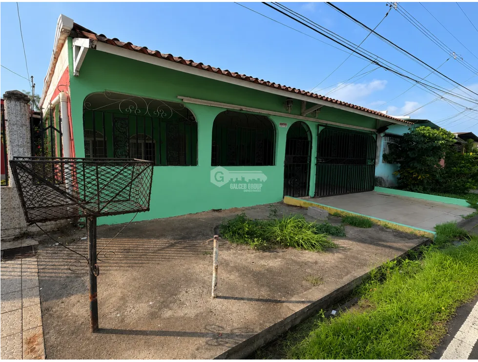 SE VENDE AMPLIA  CASA EN EL TECAL 256 M2 CON TERRAZA VIA PRINCIPAL