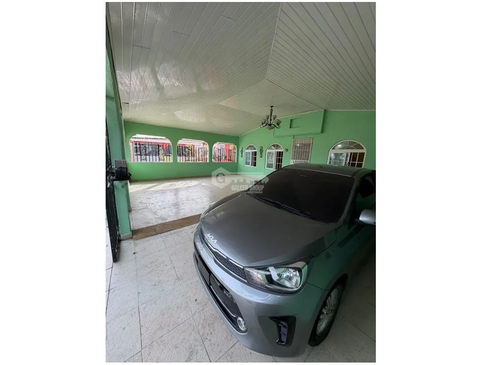 SE VENDE AMPLIA  CASA EN EL TECAL 256 M2 CON TERRAZA VIA PRINCIPAL