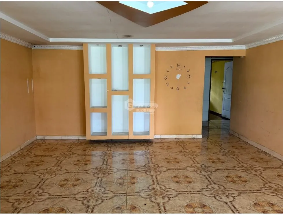 SE VENDE AMPLIA  CASA EN EL TECAL 256 M2 CON TERRAZA VIA PRINCIPAL