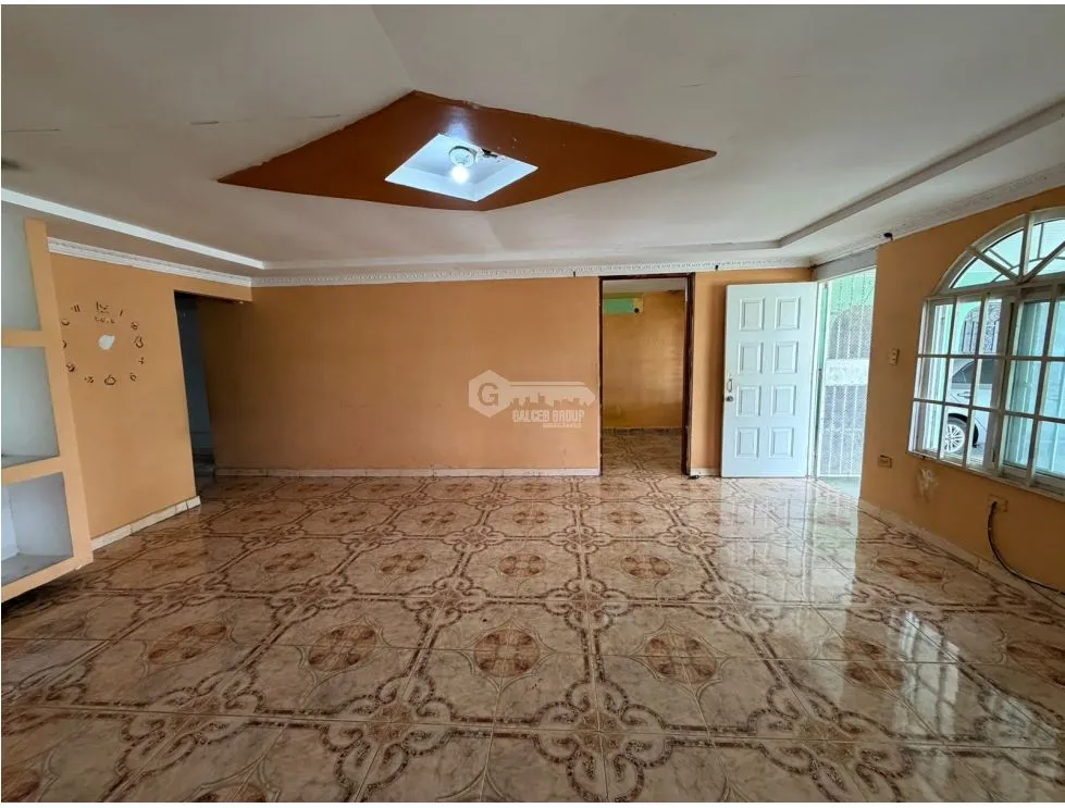 SE VENDE AMPLIA  CASA EN EL TECAL 256 M2 CON TERRAZA VIA PRINCIPAL