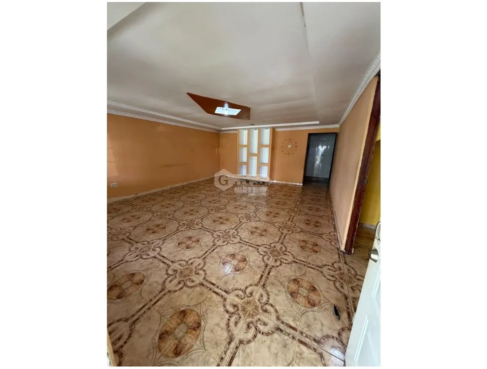 SE VENDE AMPLIA  CASA EN EL TECAL 256 M2 CON TERRAZA VIA PRINCIPAL