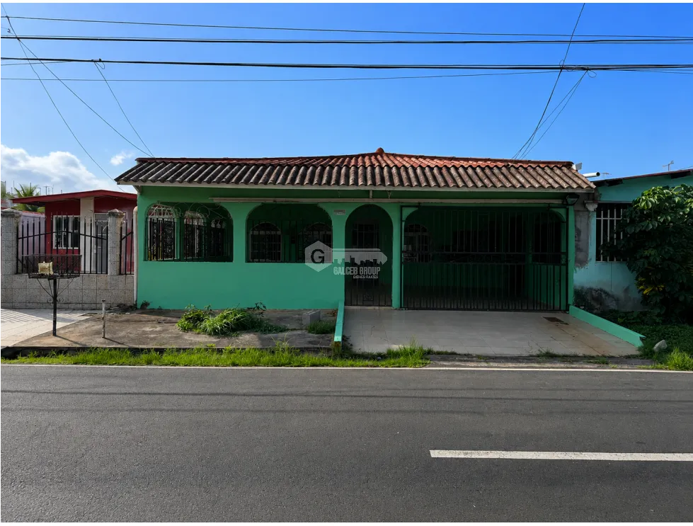 SE VENDE AMPLIA  CASA EN EL TECAL 256 M2 CON TERRAZA VIA PRINCIPAL