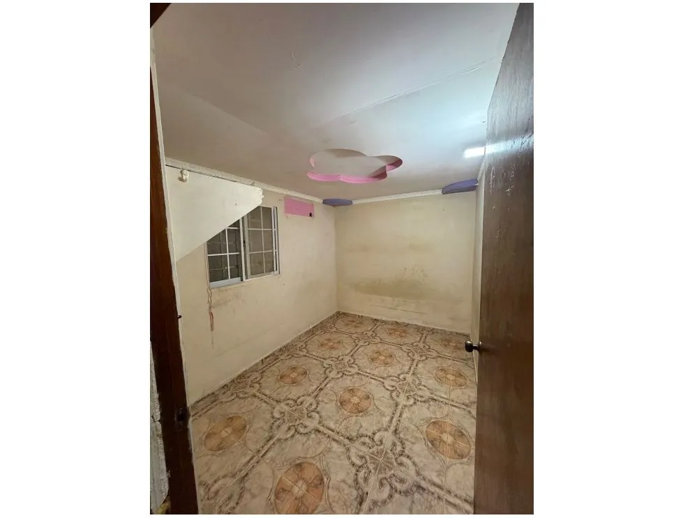 SE VENDE AMPLIA  CASA EN EL TECAL 256 M2 CON TERRAZA VIA PRINCIPAL