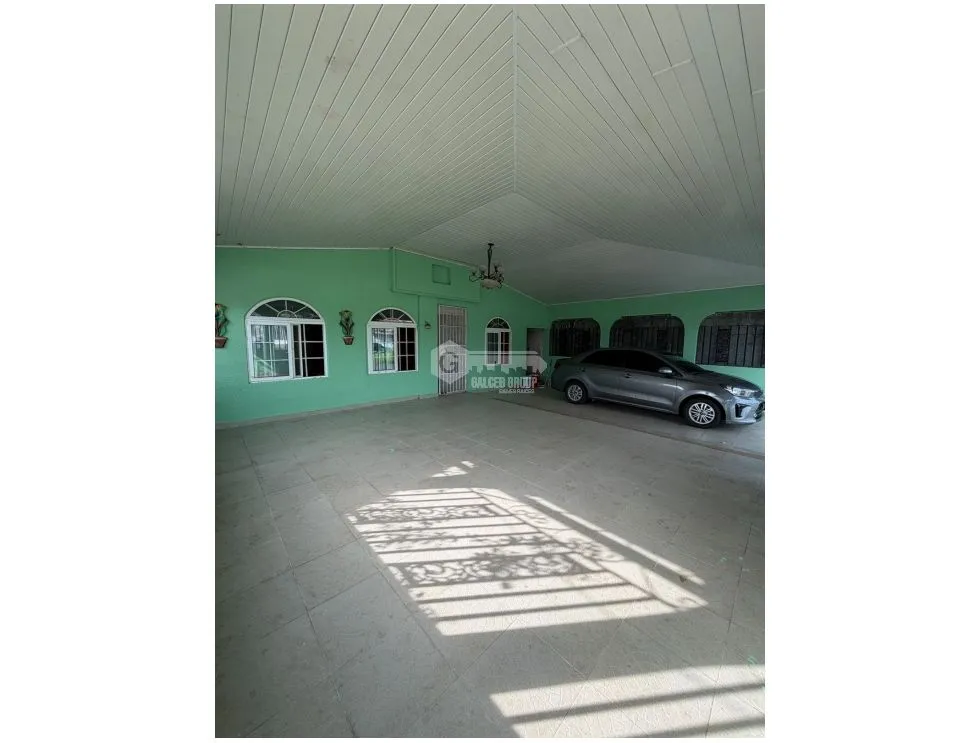 SE VENDE AMPLIA  CASA EN EL TECAL 256 M2 CON TERRAZA VIA PRINCIPAL