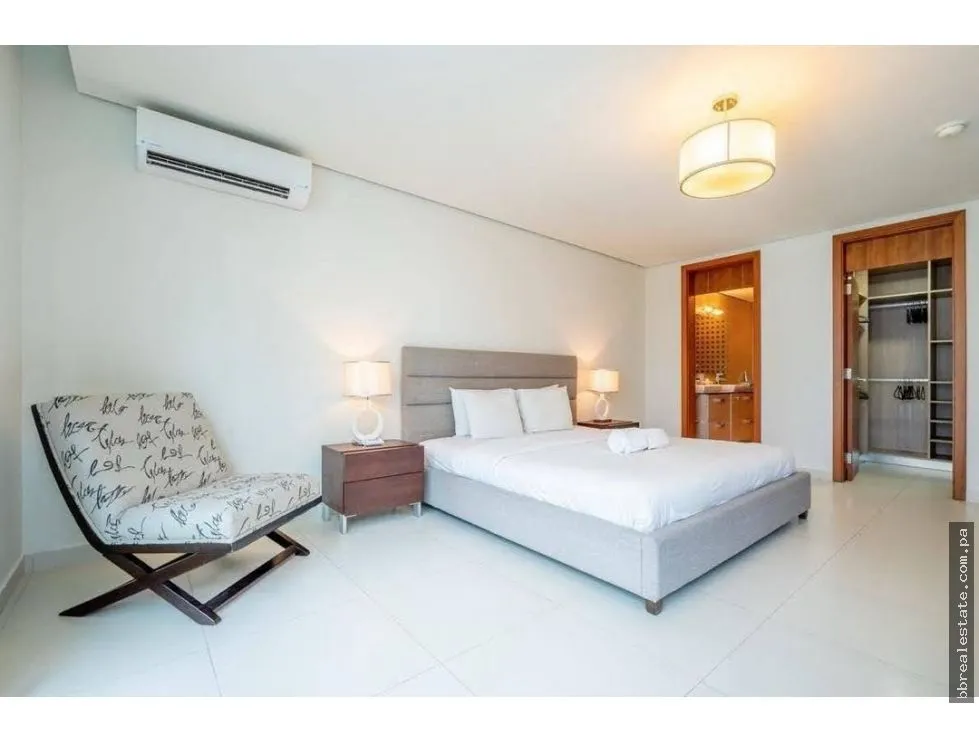 Venta de apartamento en P.H.  Parkside,  Costa del Este