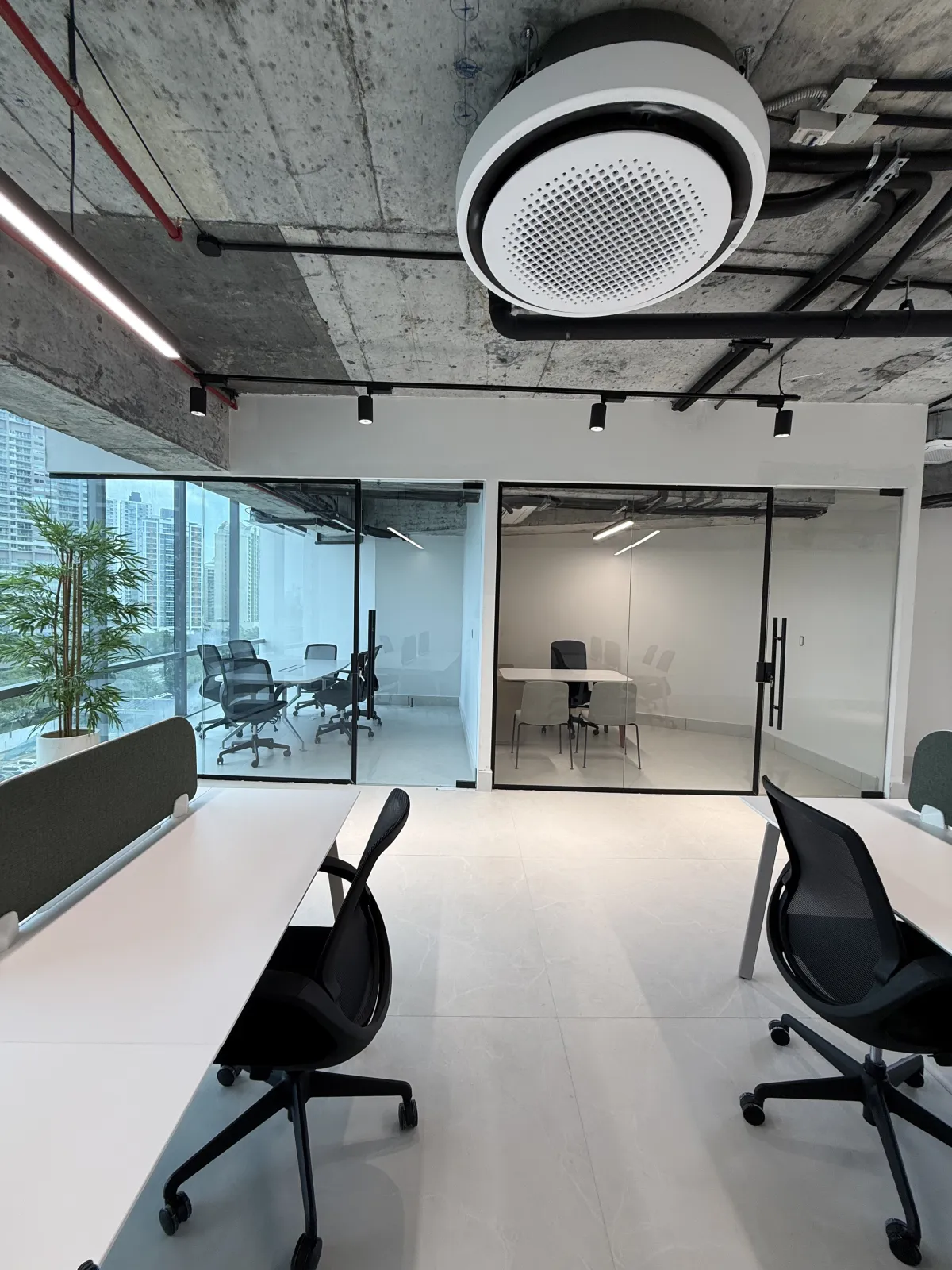Furnished Corporate Office in PH Financial Park, Costa del Este, 129 m²