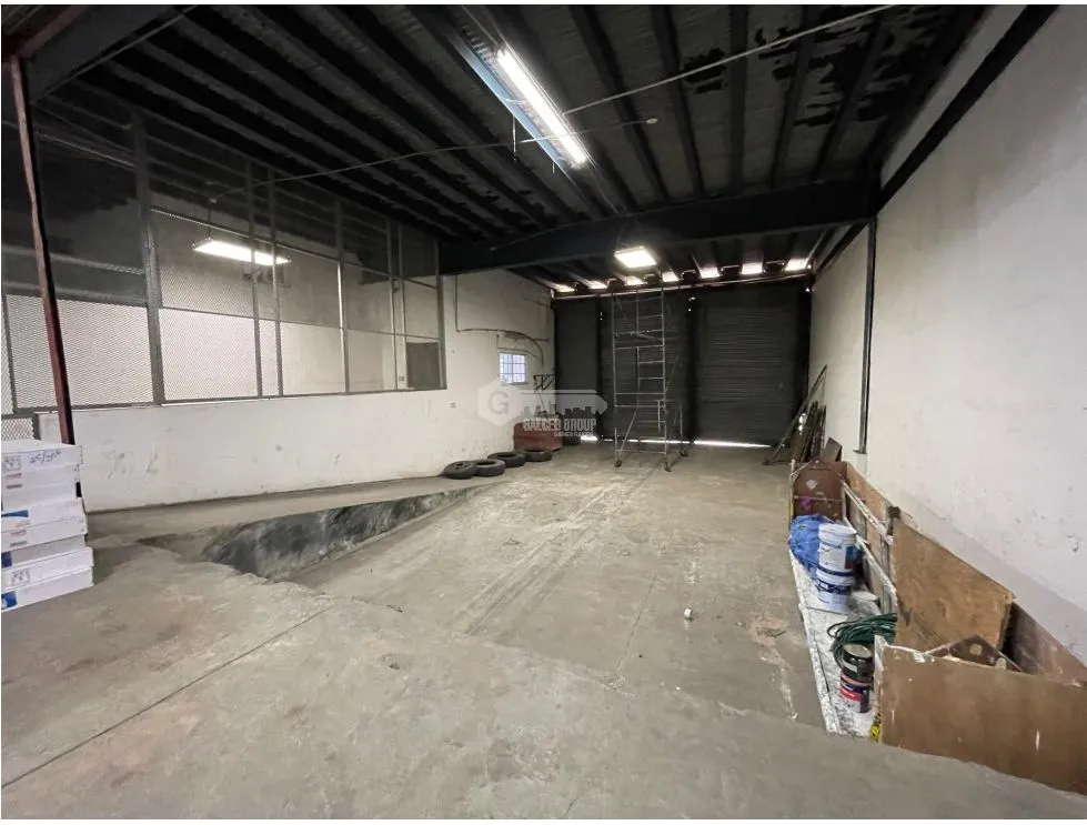 Warehouse for Sale Colón France Field 1,628 M² Space for 4 Containers