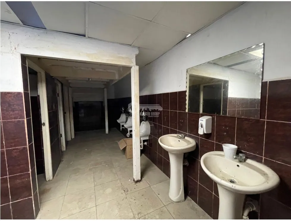Warehouse for Sale Colón France Field 1,628 M² Space for 4 Containers