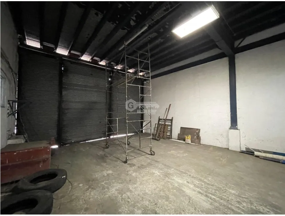 Warehouse for Sale Colón France Field 1,628 M² Space for 4 Containers