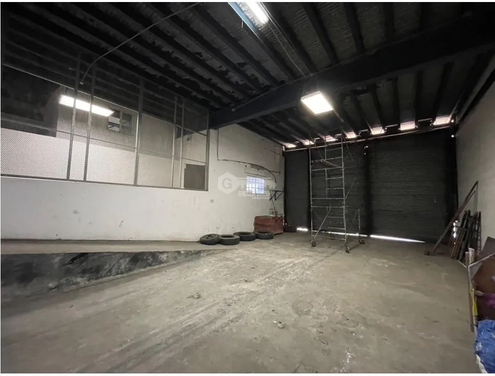 Warehouse for Sale Colón France Field 1,628 M² Space for 4 Containers