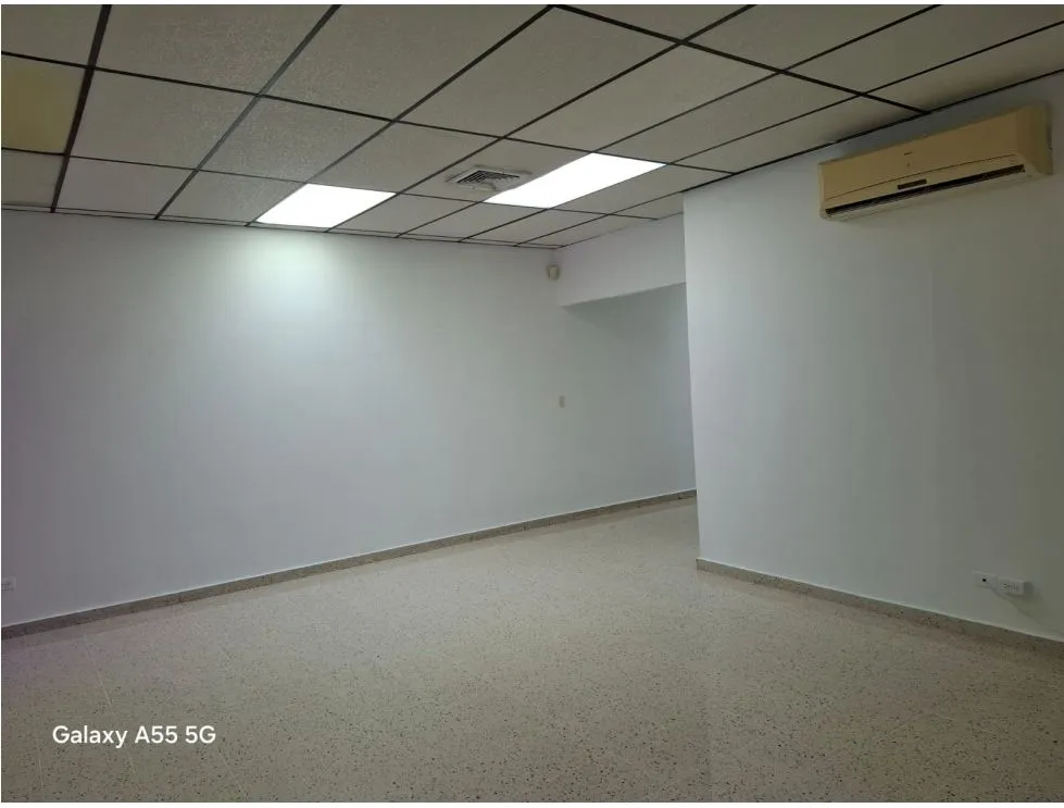 LOCAL / BALBOA PLAZA / 53M / 1 BAÑO / AIRE ACONDICIONADO / DIVICIONES