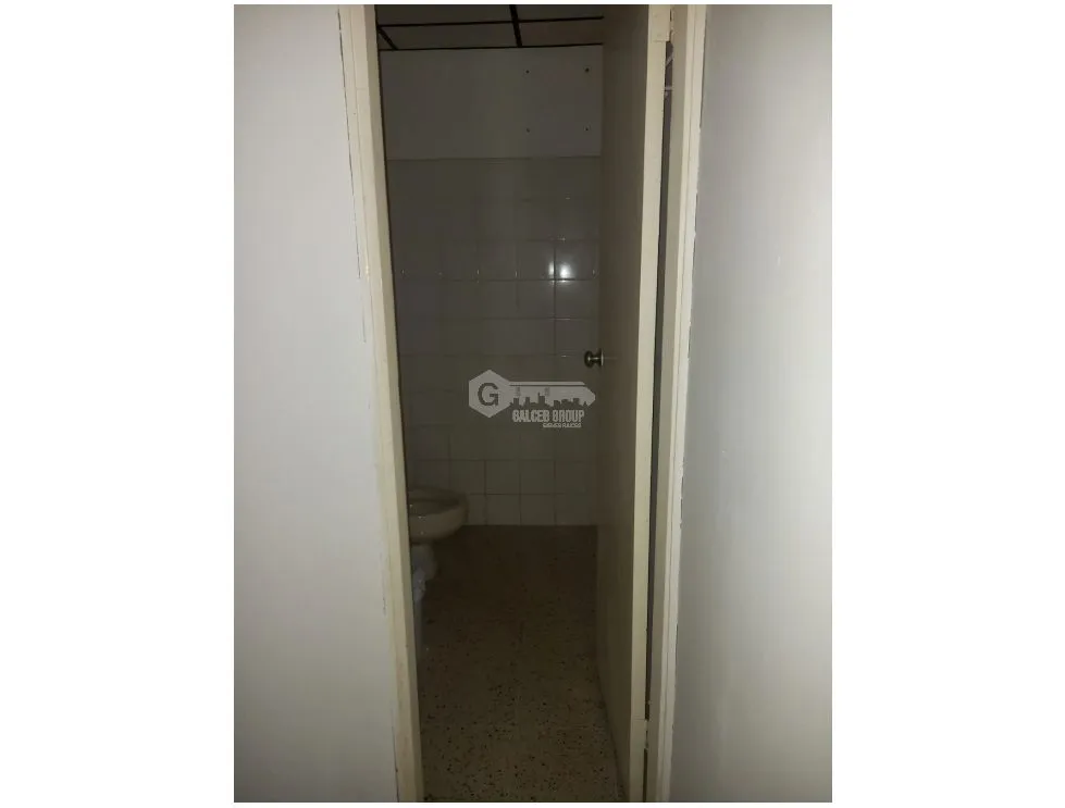 Office for Rent Balboa Plaza Ave. Balboa 115M with Divisions Empty
