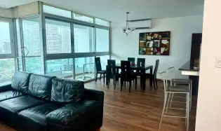 Penthouse Completamente Renovado, Vista Frente a la Bahía, Avenida Balboa $1,550