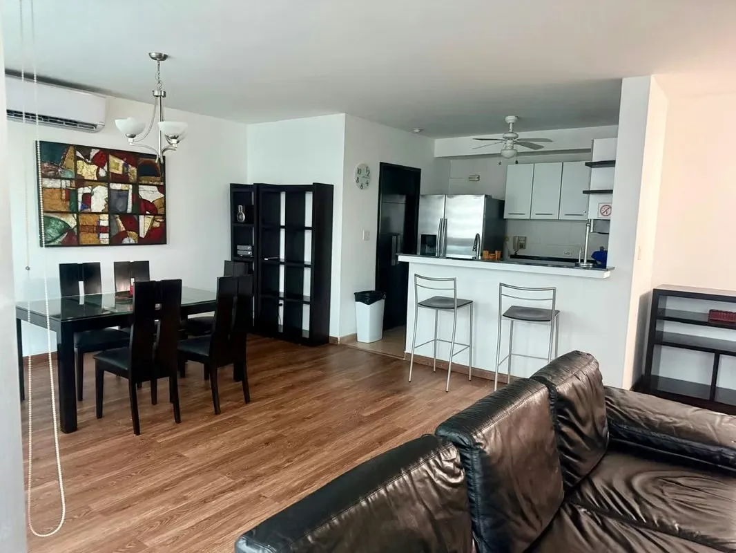 Penthouse Completamente Renovado, Vista Frente a la Bahía, Avenida Balboa $1,550