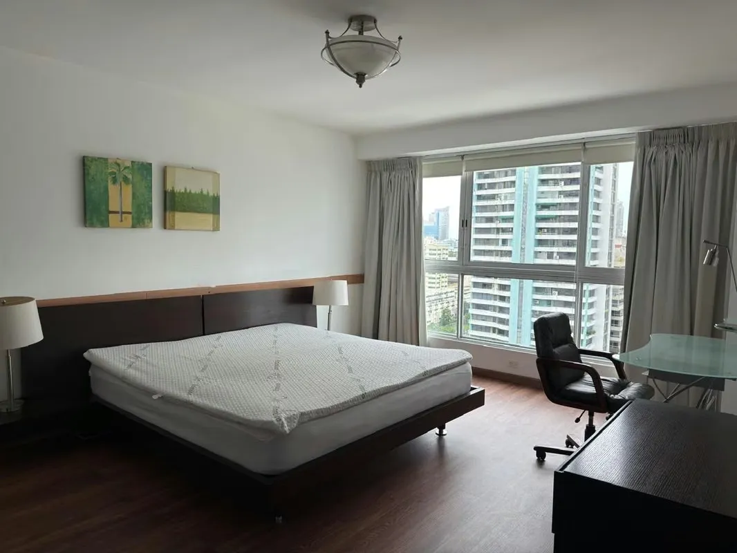Penthouse Completamente Renovado, Vista Frente a la Bahía, Avenida Balboa $1,550