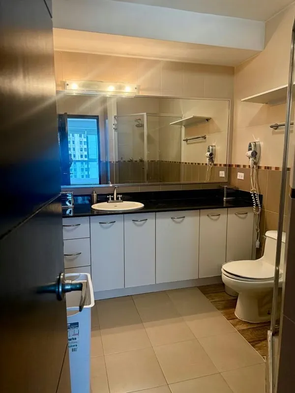 Penthouse Completamente Renovado, Vista Frente a la Bahía, Avenida Balboa $1,550