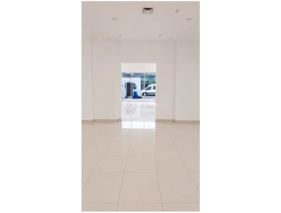 SE ALQUILA EDIFICIO COMERCIAL COLON ZONA LIBRE 630M 3 LOCALES 2 PISOS