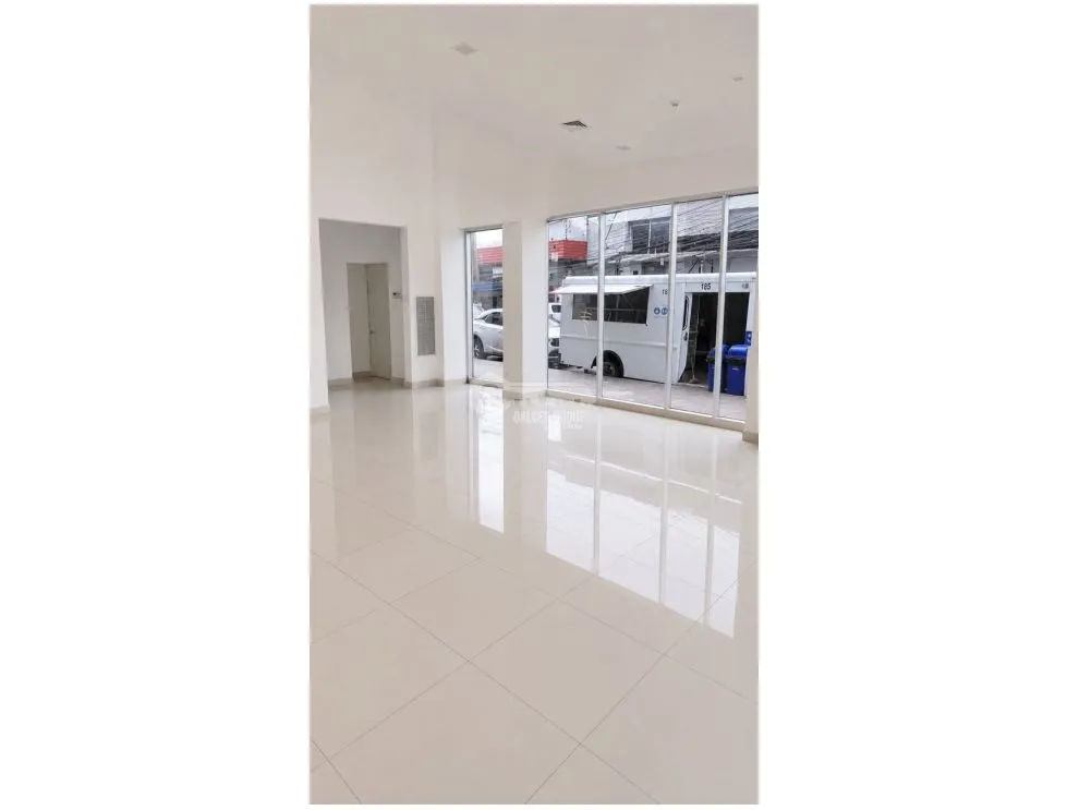 SE ALQUILA EDIFICIO COMERCIAL COLON ZONA LIBRE 630M 3 LOCALES 2 PISOS
