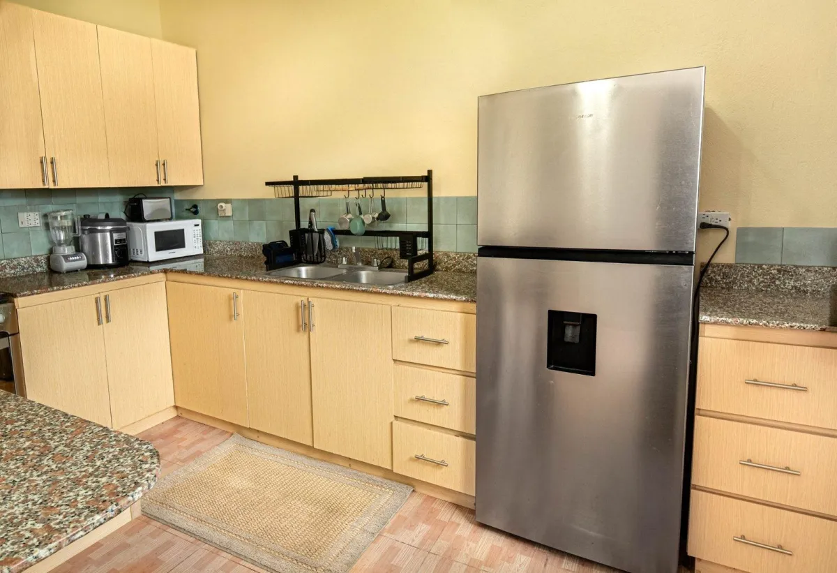 Casa en Alto Boquete con estudio y patio cercado.