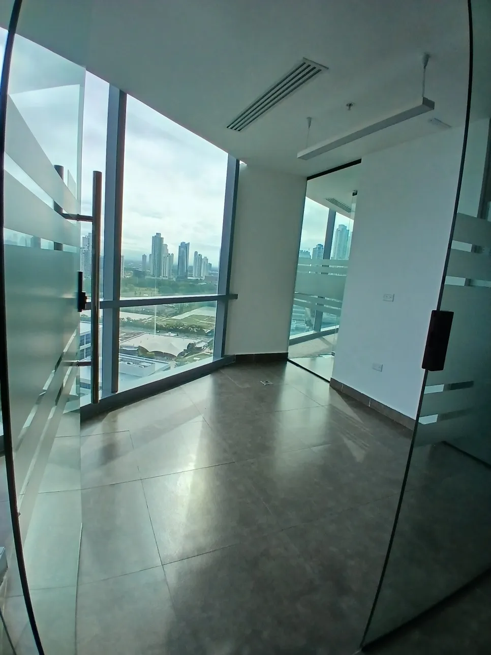 OFFICE FOR RENT 108M2