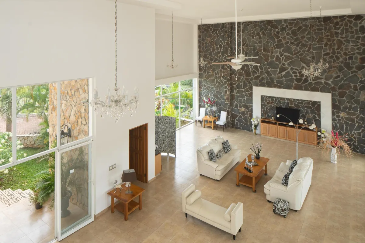 Casa Frente a la Playa de 4 Habitaciones con Piscina en Boca Chica