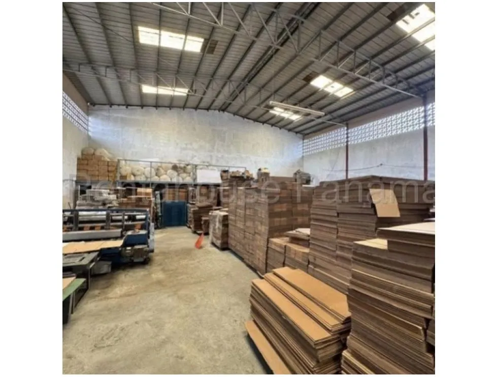 Galera Comercial en Venta – Pueblo Nuevo 800m2