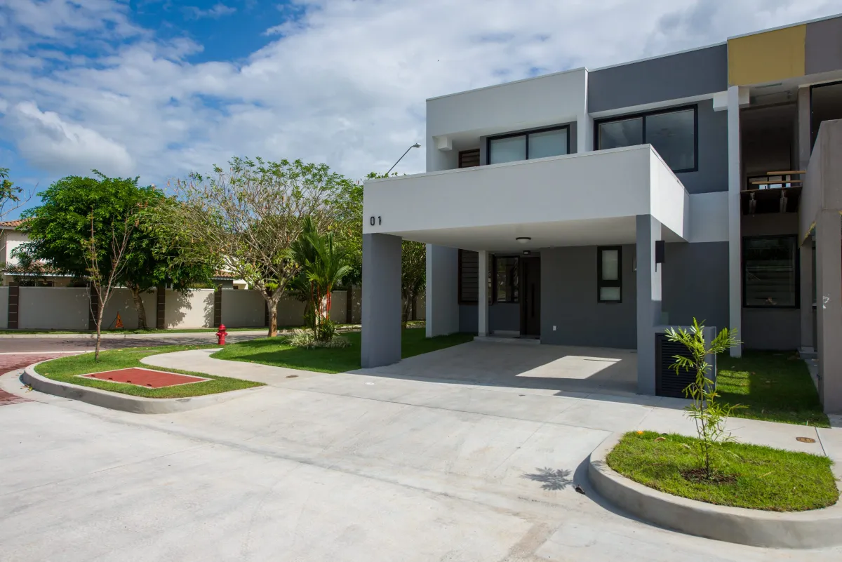 Espacioso Townhome 183m² en Imaterra Modelo Alere B ¡Entrega Inmediata!