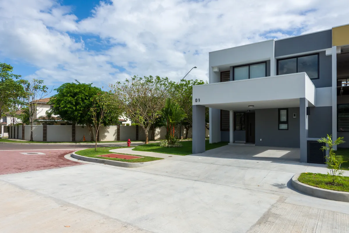 Espacioso Townhome 183m² en Imaterra Modelo Alere B ¡Entrega Inmediata!