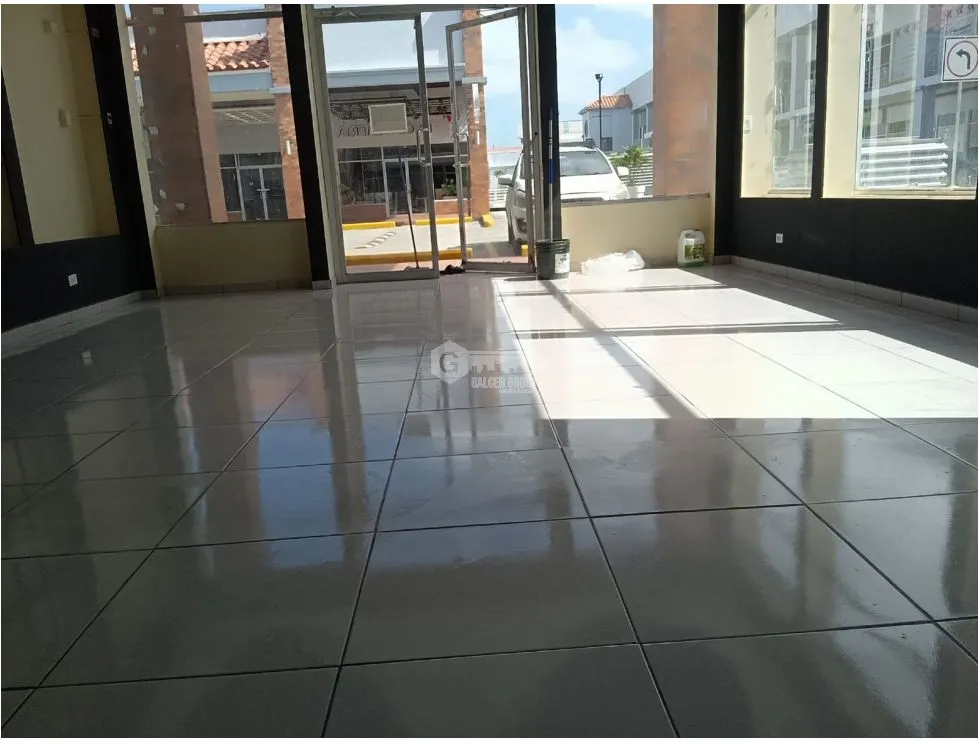FOR SALE BRISAS DEL GOLF LOCAL 130M NO PARTITIONS GROUND FLOOR