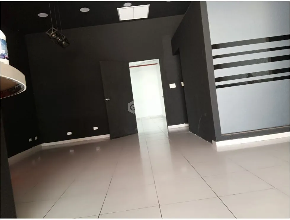FOR SALE BRISAS DEL GOLF LOCAL 130M NO PARTITIONS GROUND FLOOR