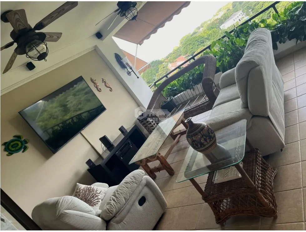SE VENDE APARTAMENTO 219M EN PUNTA BARCO PH EL QUETZAL CON BALCON