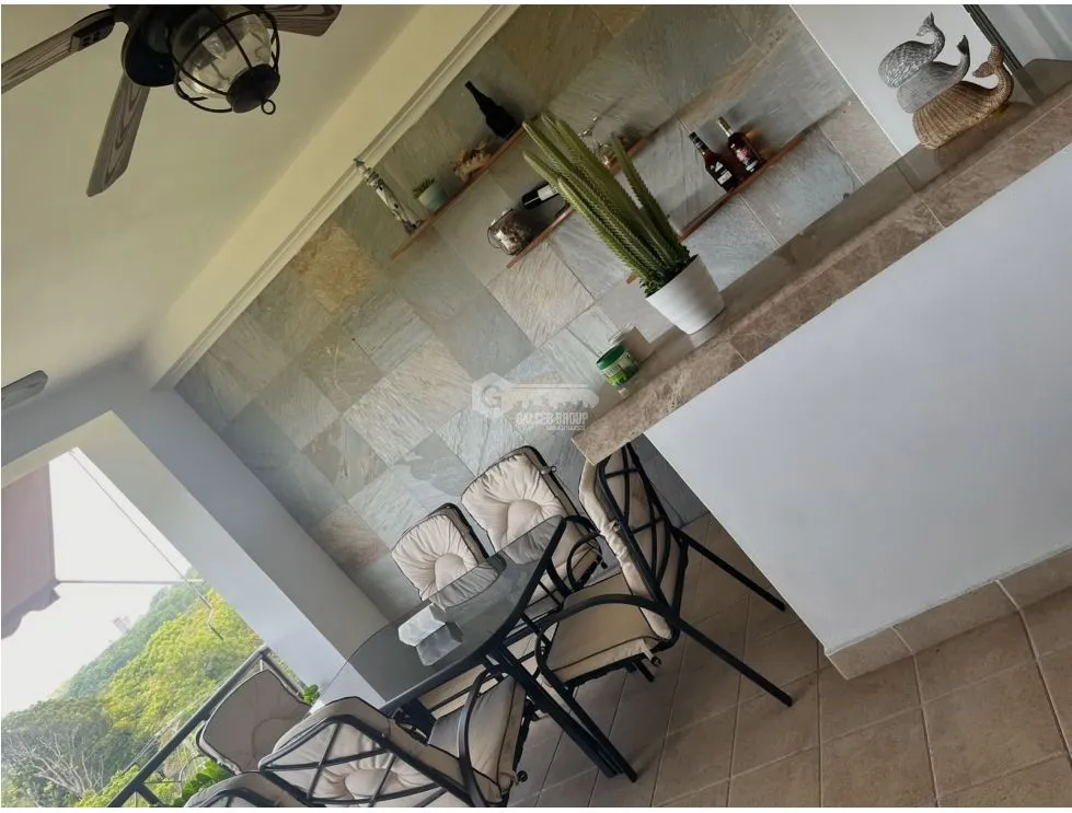 SE VENDE APARTAMENTO 219M EN PUNTA BARCO PH EL QUETZAL CON BALCON