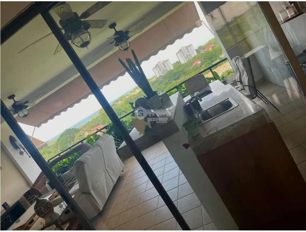 SE VENDE APARTAMENTO 219M EN PUNTA BARCO PH EL QUETZAL CON BALCON