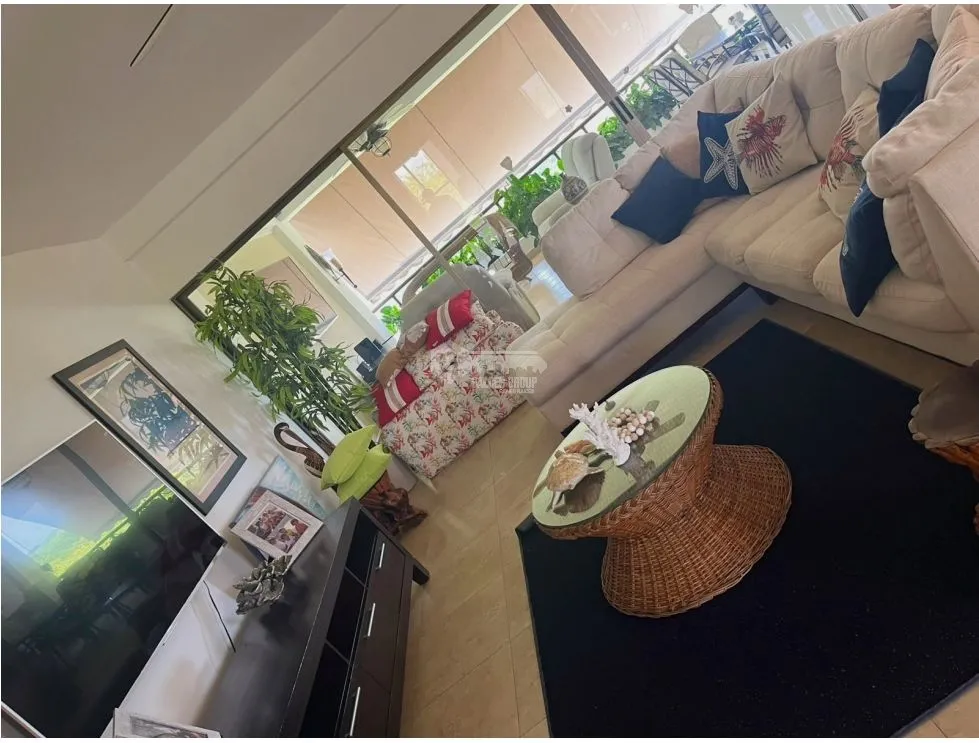 SE VENDE APARTAMENTO 219M EN PUNTA BARCO PH EL QUETZAL CON BALCON