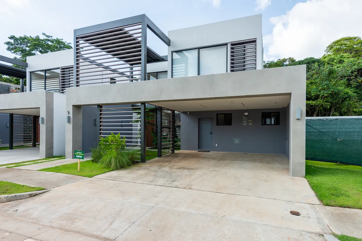 Espectacular Casa Unifamiliar Independiente  Máxima Amplitud y Entrega Inmediata