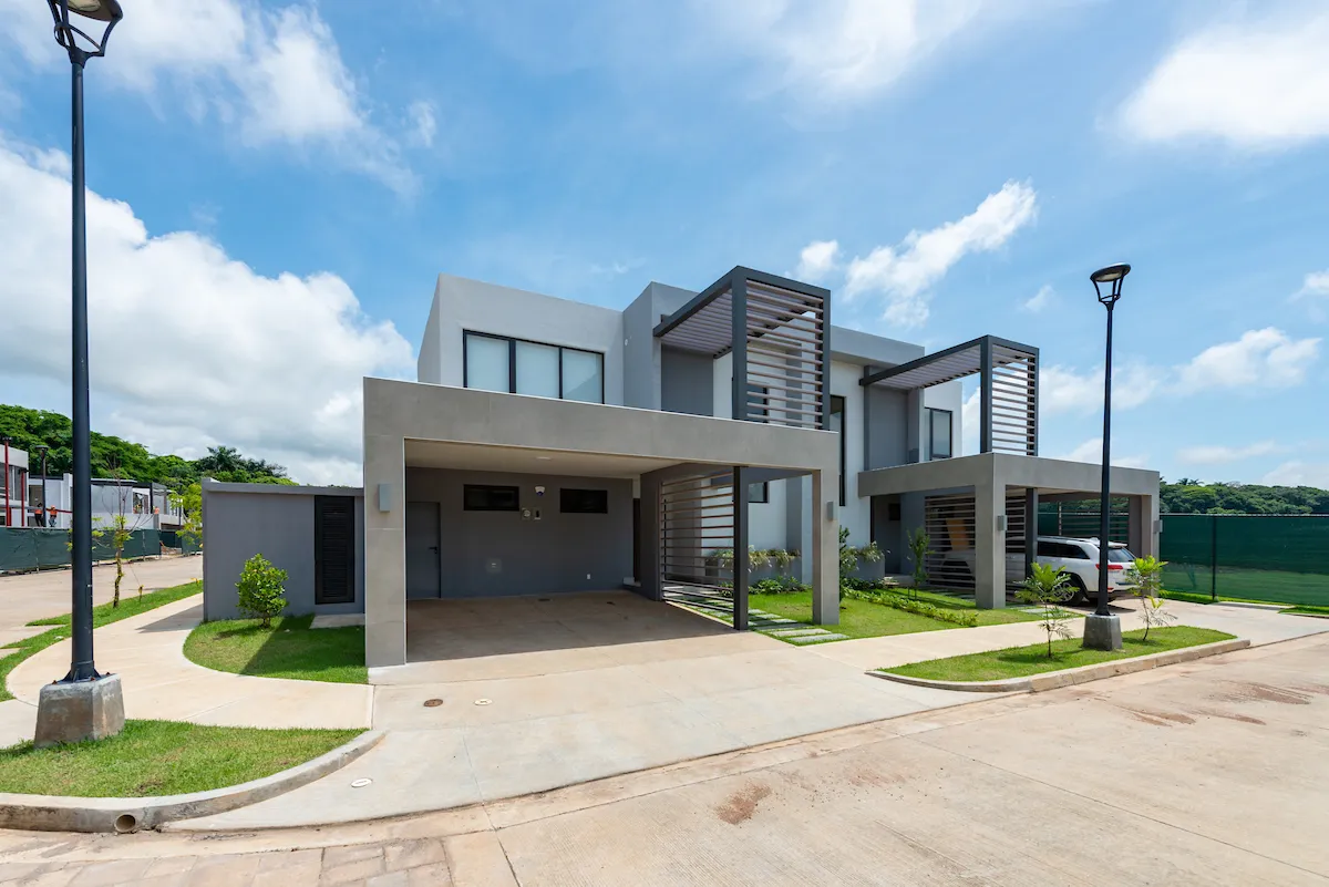 Stunning Premium Duplex Home with Spacious Lot - Immediate Delivery!
