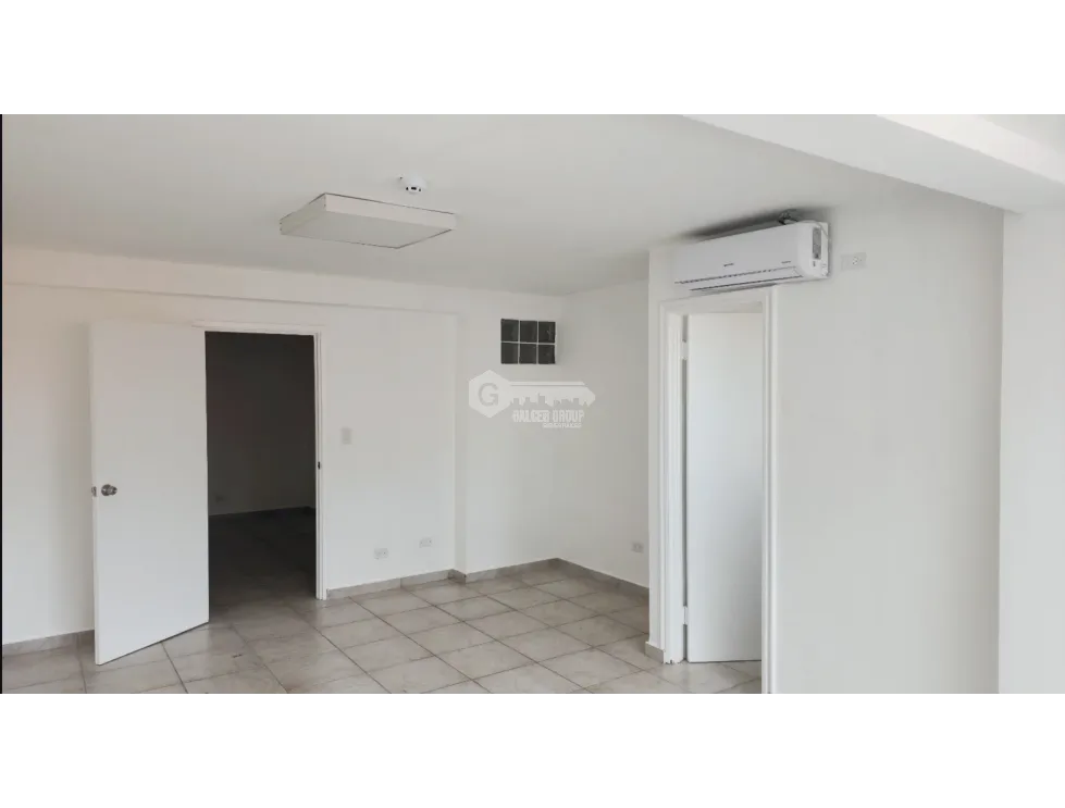 SE ALQUILA OFICINA EN CALLE 50 PLAZA VARIBE 93M PLANTA ALTA