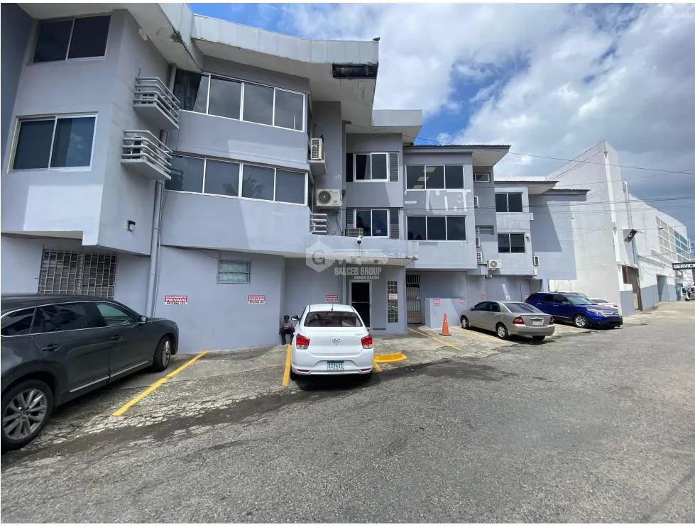 SE ALQUILA OFICINA EN CALLE 50 PLAZA VARIBE 93M PLANTA ALTA