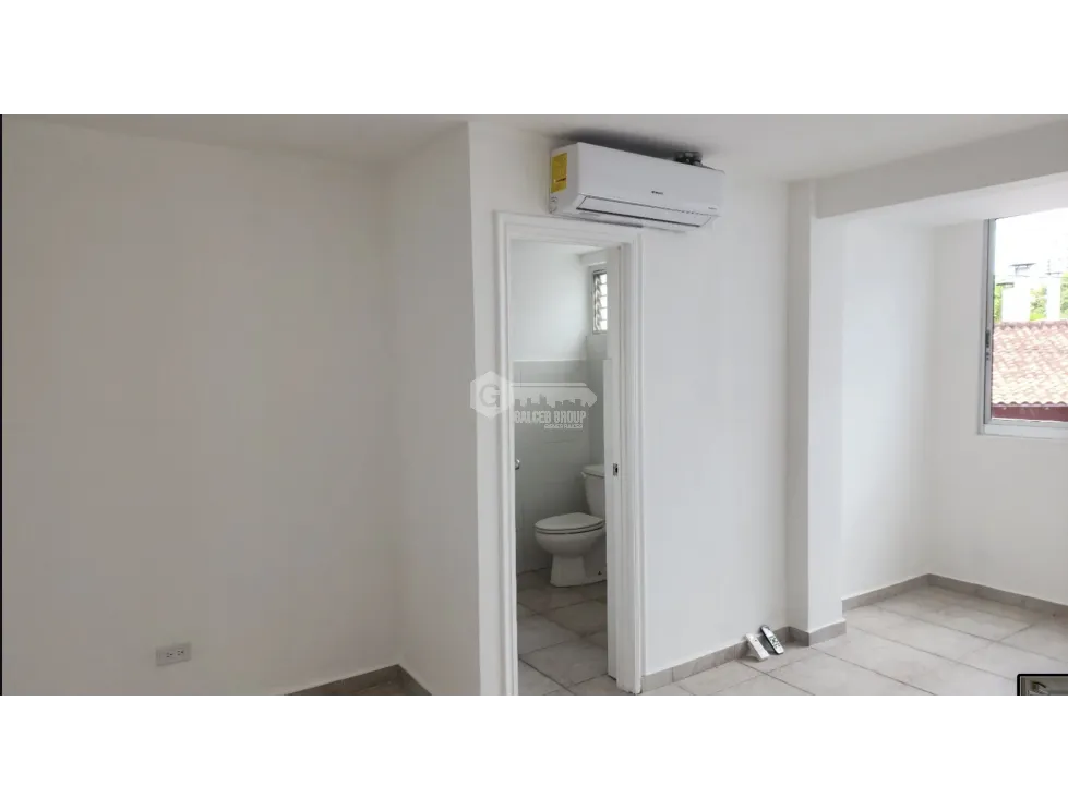 SE ALQUILA OFICINA EN CALLE 50 PLAZA VARIBE 93M PLANTA ALTA