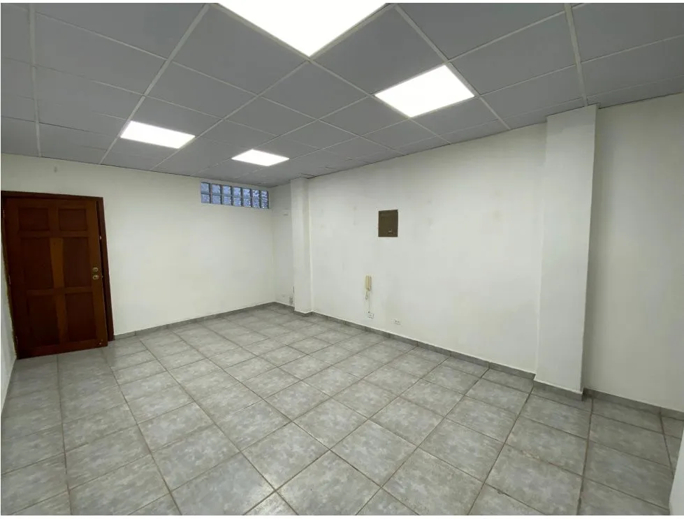 OFFICE FOR RENT ON CALLE 50 PLAZA VARIBE 57M UPPER FLOOR