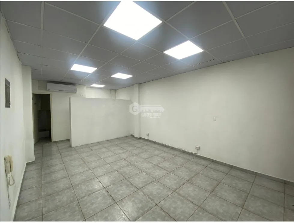 OFFICE FOR RENT ON CALLE 50 PLAZA VARIBE 57M UPPER FLOOR
