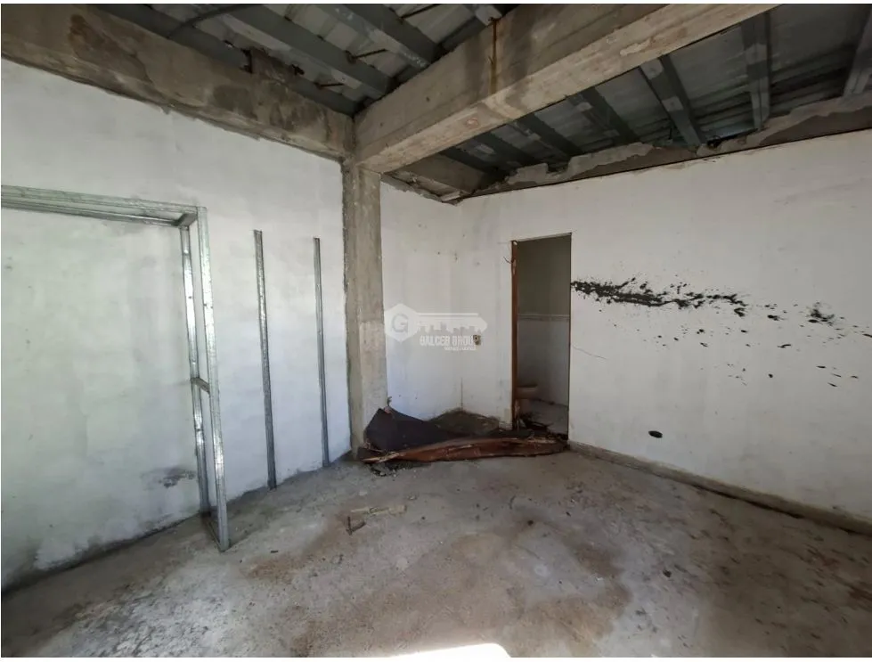 SE VENDE TERRENO CON CASA EN CONSTRUCCION LAS CUMBRES  650M NEGOCIABLE