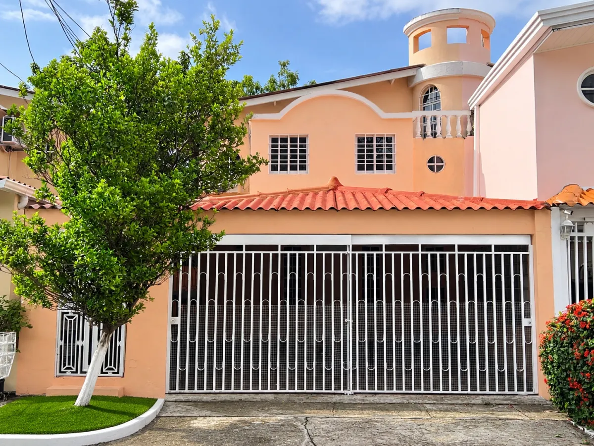 HOUSE for SALE in Condado del Rey